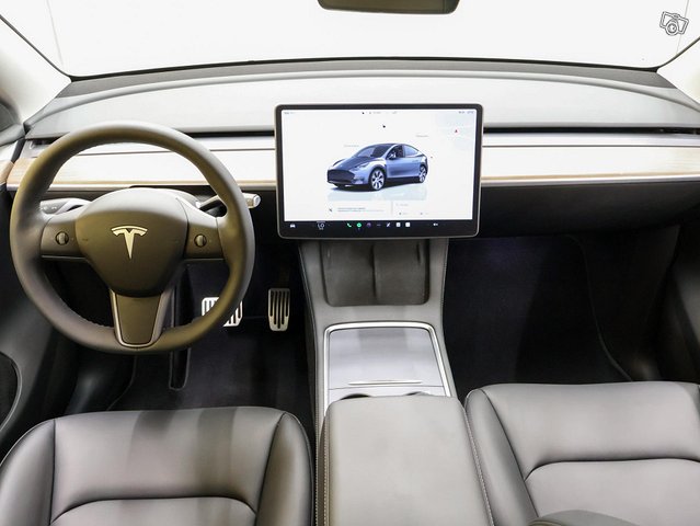 Tesla Model Y 11