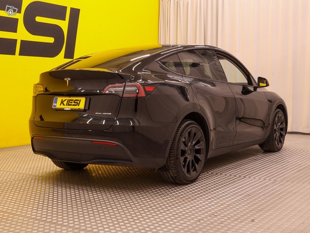 Tesla Model Y 2