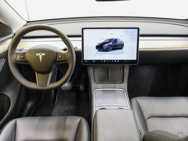 Tesla Model Y 11