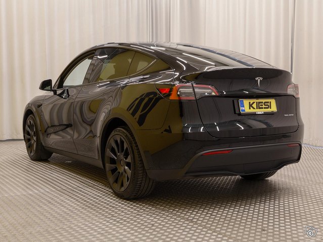 Tesla Model Y 22