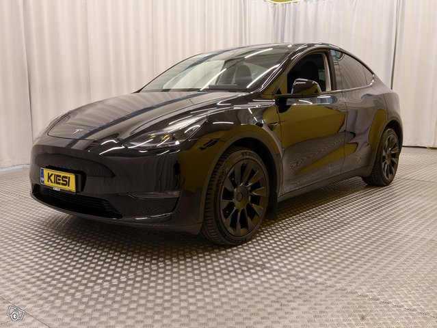 Tesla Model Y 24