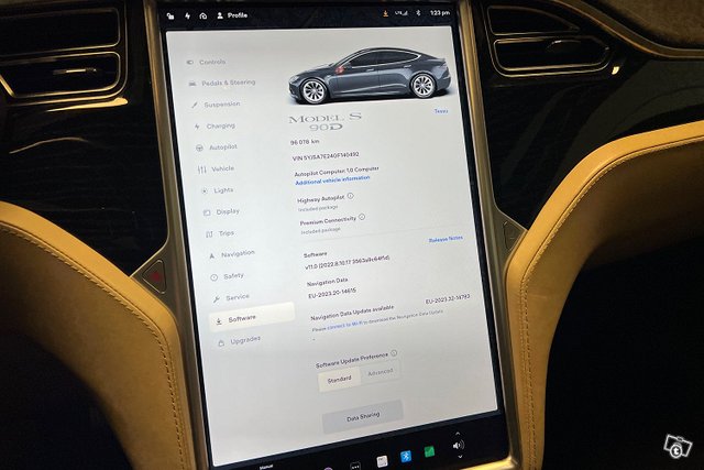 Tesla Model S 24