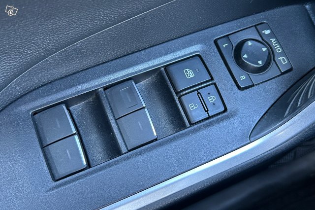Toyota RAV4 Plug-in 10