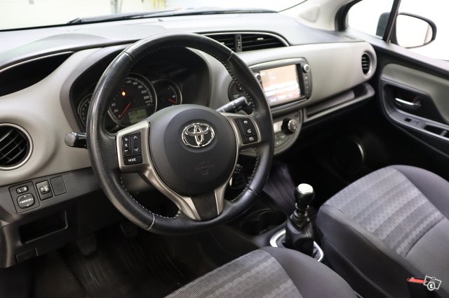 Toyota Yaris 12