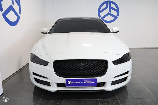 Jaguar XE 2