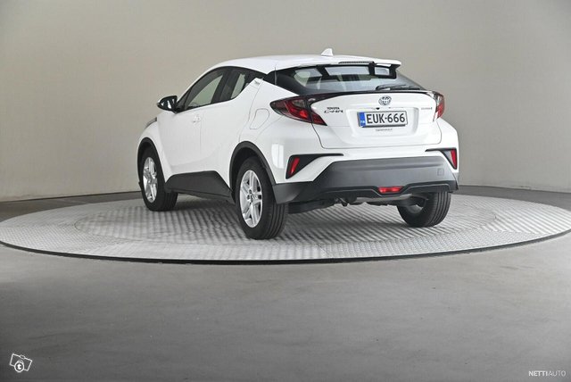 Toyota C-HR 2