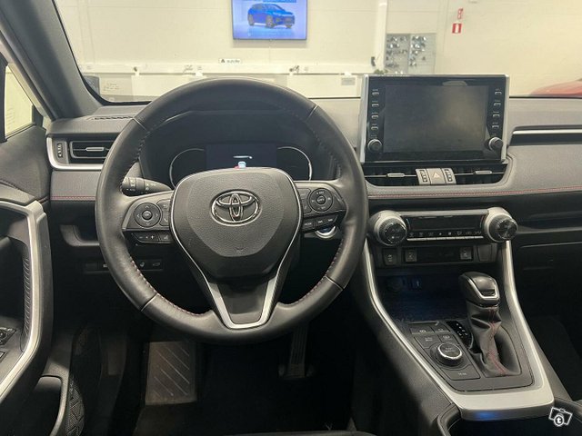 Toyota RAV4 Plug-In 11