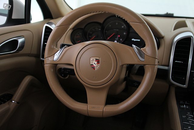 Porsche Cayenne 14