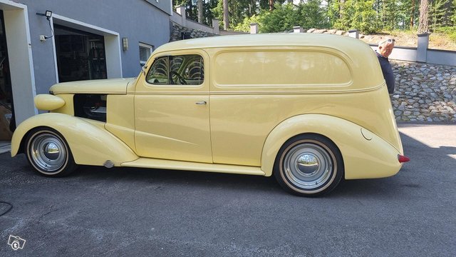 Chevrolet Deluxe 5