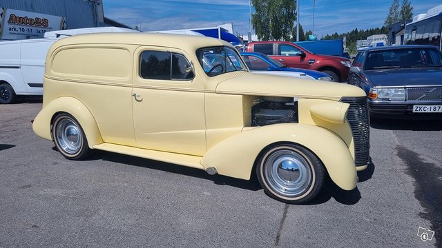 Chevrolet Deluxe 9