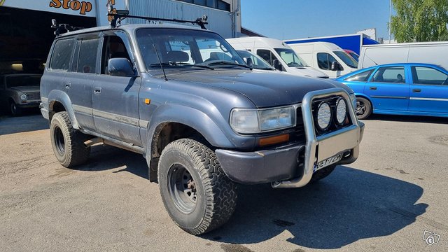 Toyota Land Cruiser 2