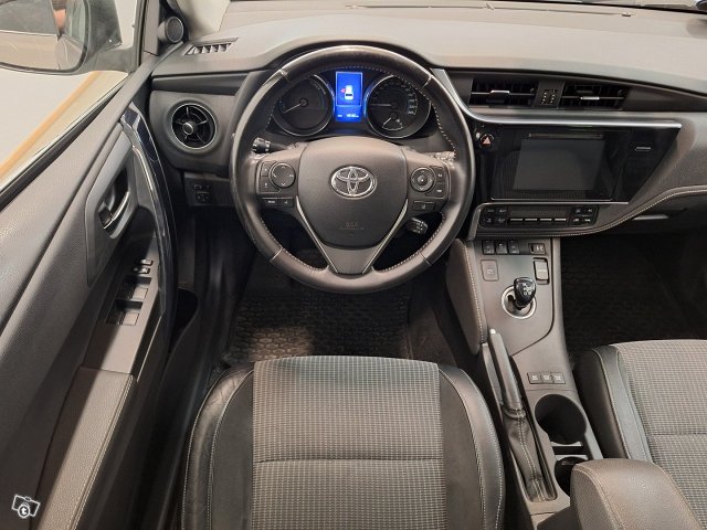 Toyota Auris 5