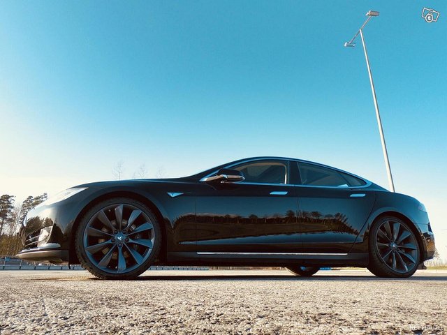 Tesla Model S 7