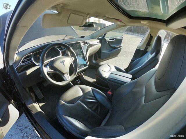 Tesla Model S 17