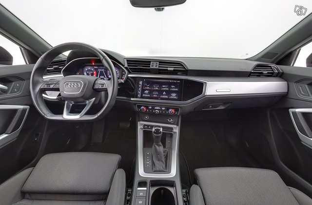 Audi Q3 11