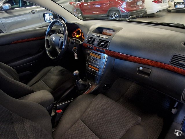 TOYOTA Avensis 10