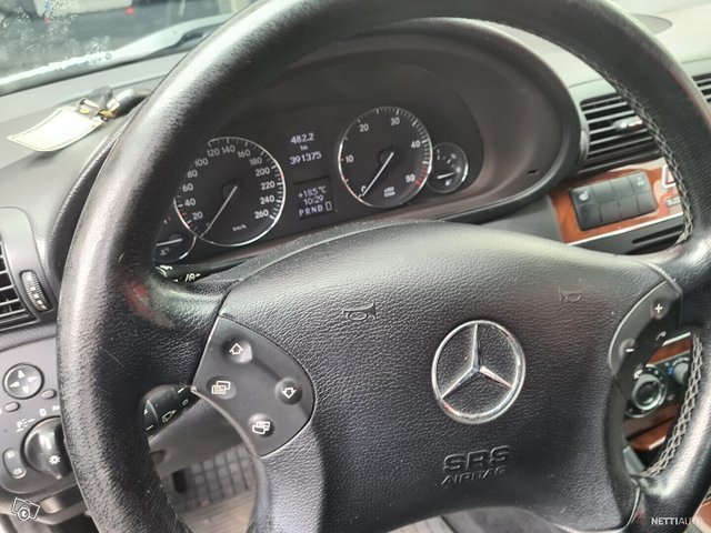 Mercedes-Benz C 8