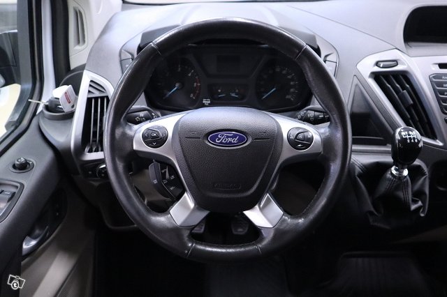 Ford Tourneo Custom 18