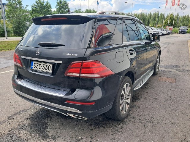 Mercedes-Benz GLE 2