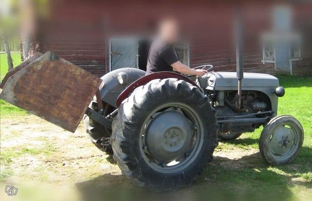 Traktori, Massey Ferguson, kuva 1