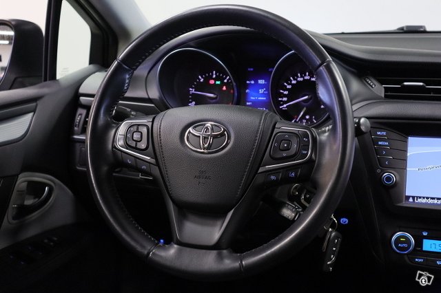 Toyota AVENSIS 16
