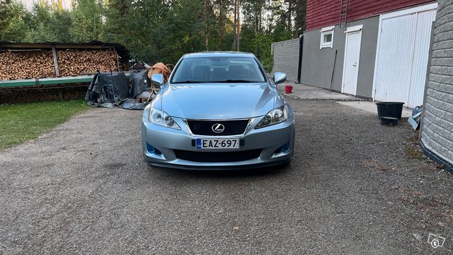 Lexus IS 1