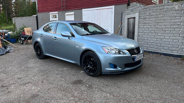 Lexus IS 7