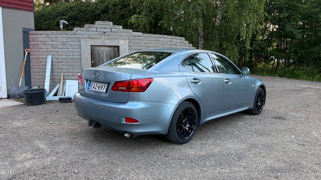 Lexus IS 5