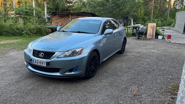 Lexus IS 2