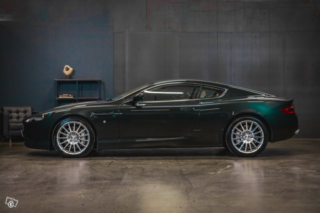 Aston Martin DB9 3