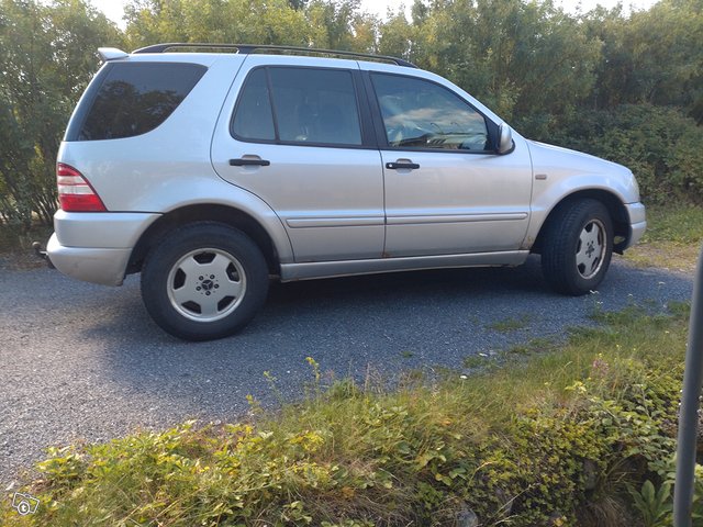 Mercedes-Benz ML 320 2