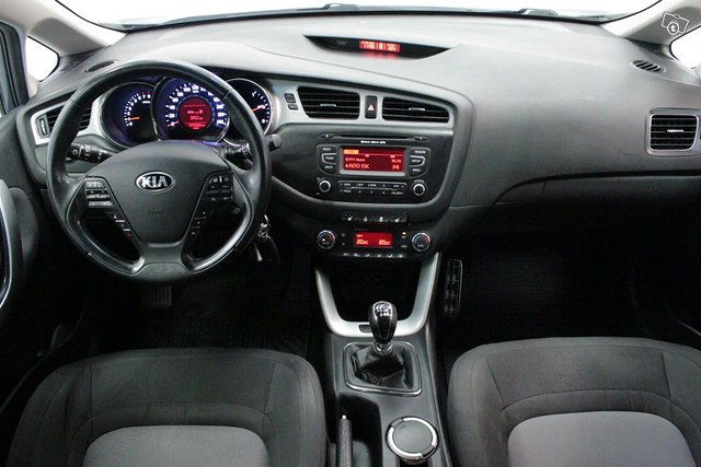 KIA Cee'd 8