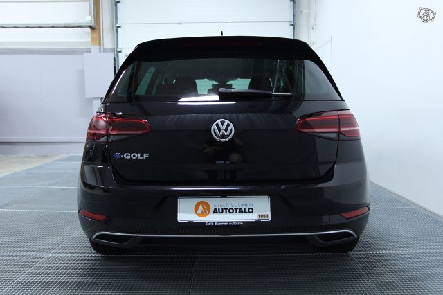 Volkswagen Golf 16
