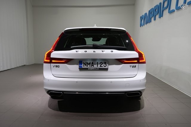 Volvo V90 6