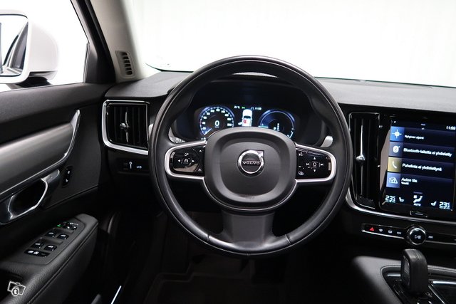 Volvo V90 16