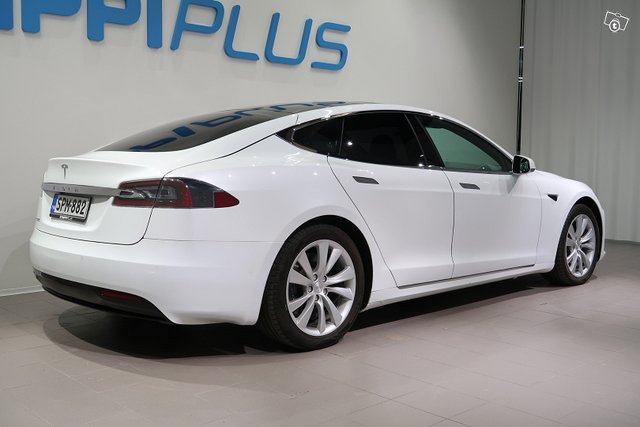 Tesla Model S 5