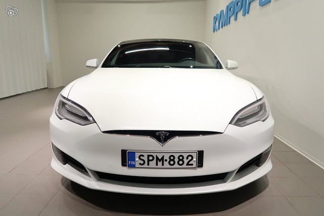 Tesla Model S 6