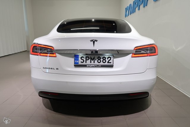 Tesla Model S 10