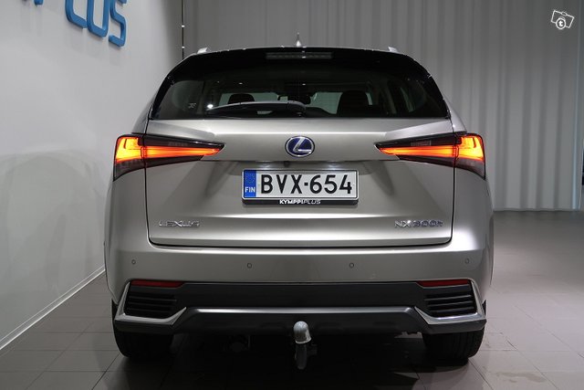 Lexus NX 9