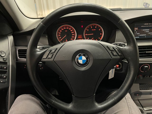 BMW 523 17