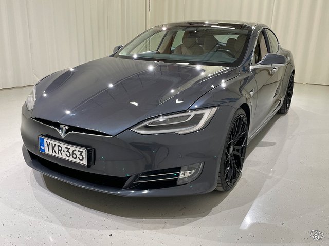 Tesla Model S 5