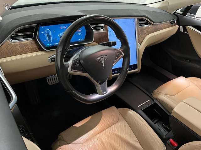 Tesla Model S 10