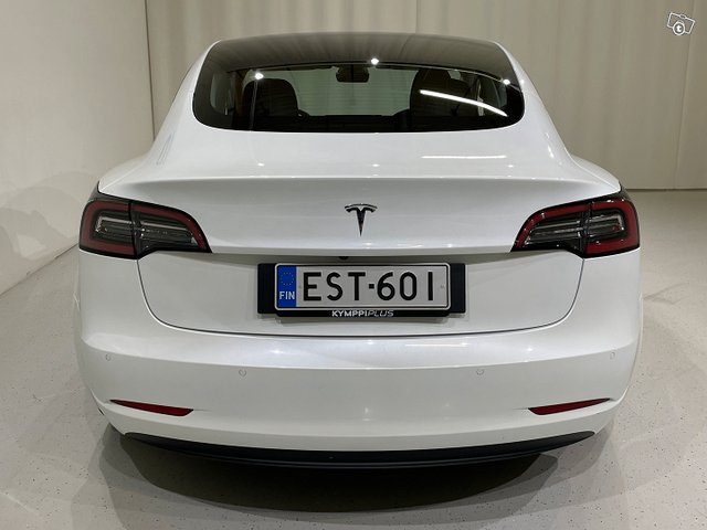 Tesla Model 3 8