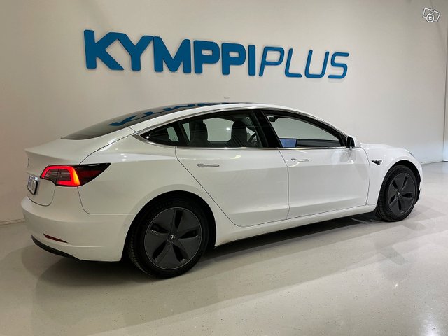 Tesla Model 3 4