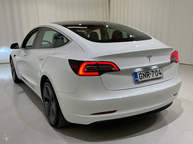 Tesla Model 3 7