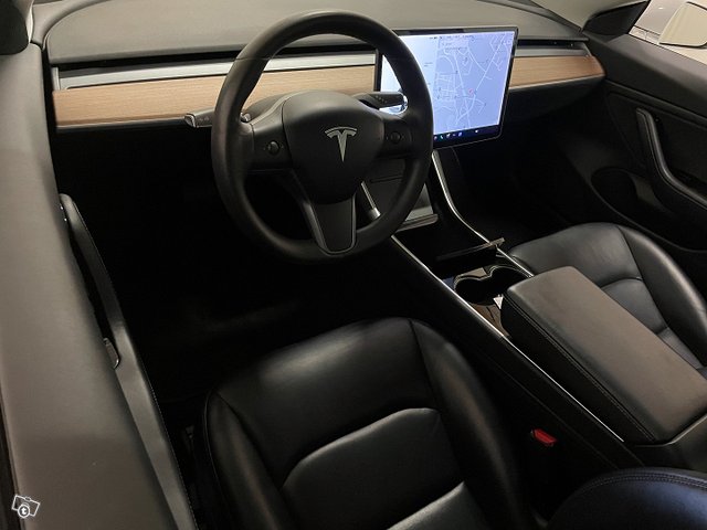 Tesla Model 3 9