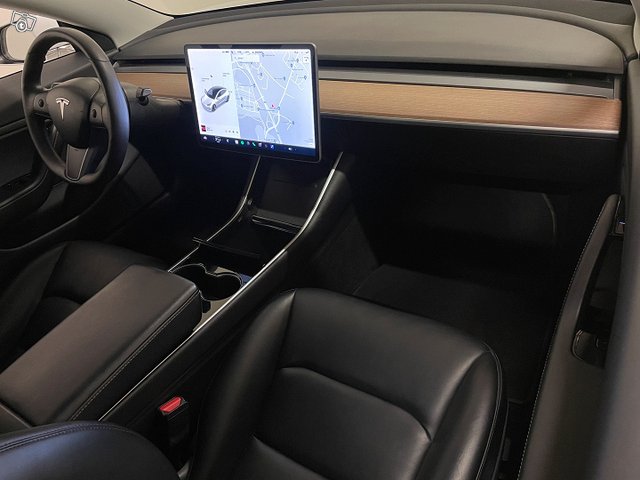 Tesla Model 3 11