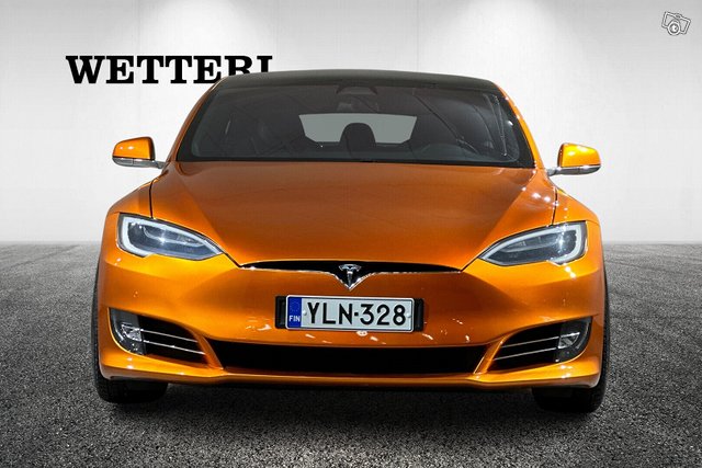 Tesla Model S 2