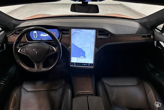 Tesla Model S 7