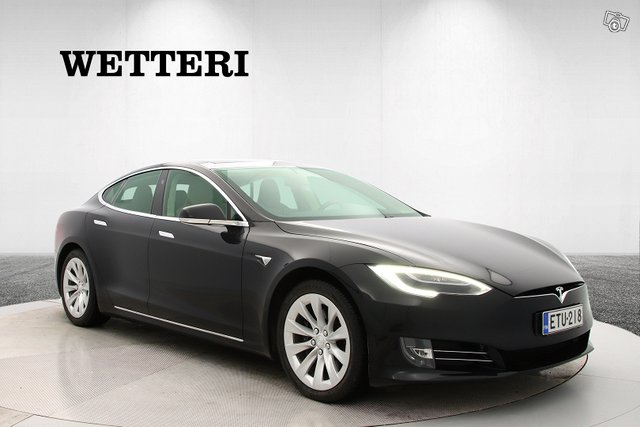 Tesla Model S 7